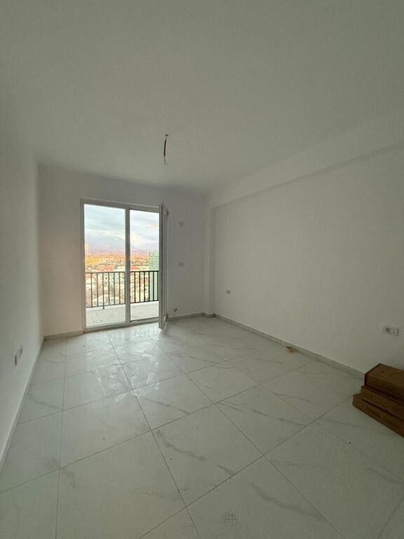 APARTAMENT ME QERA 2+1+BALLKON