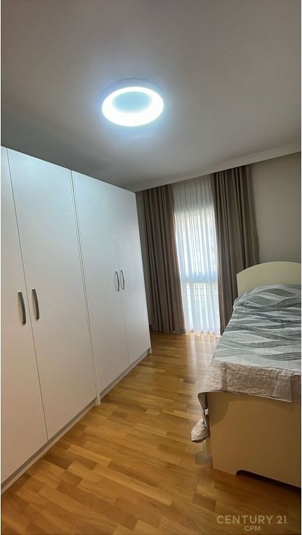 APARTAMENT 3+2 ME QIRA TEK LIQENI I TIRANES