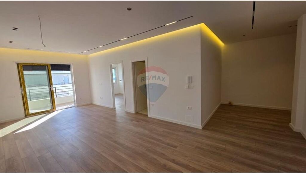 🌊 Appartamento 2+1+2 in Vendita – Lungomare, Vlora