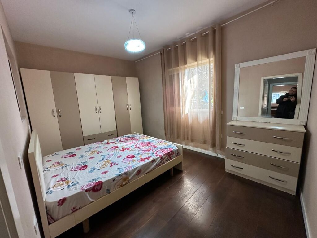 🏠Vicino alla scuola elementare Mihal Grameno, si affitta il primo piano di una villa 2+1, arredata, 50.000 Leke