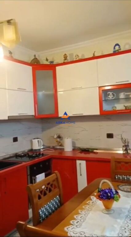 AFFITTASI APPARTAMENTO 2+1+BALCONE "FACOLTÀ ECONOMICA" 45.000 LEKE