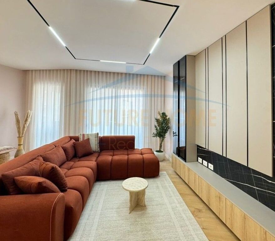 .Shitet, Apartament 2+1+2, Unaza e Re
