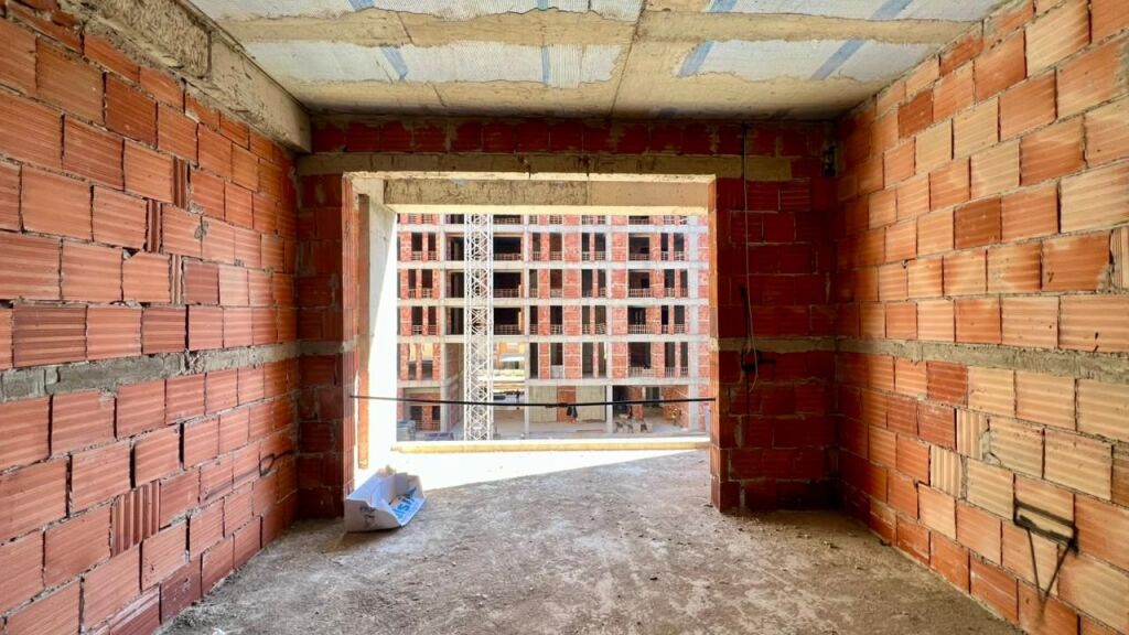 IN VENDITA: Appartamento 2+1+2 📍 Riverside | Rruga e Kavajës (Di fronte al Complesso Delijorgji) 🔥 Prezzo Occasione: 1750€/m² 🔥 💰 Prezzo Totale: 200.000€ 📐 Superficie: 114m² 🏢 Piano: 2° 🏙️ Complesso Moderno ed Esclusivo