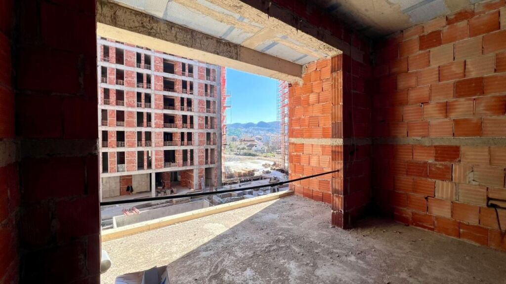 IN VENDITA: Appartamento 2+1+2 📍 Riverside | Rruga e Kavajës (Di fronte al Complesso Delijorgji) 🔥 Prezzo Occasione: 1750€/m² 🔥 💰 Prezzo Totale: 200.000€ 📐 Superficie: 114m² 🏢 Piano: 2° 🏙️ Complesso Moderno ed Esclusivo