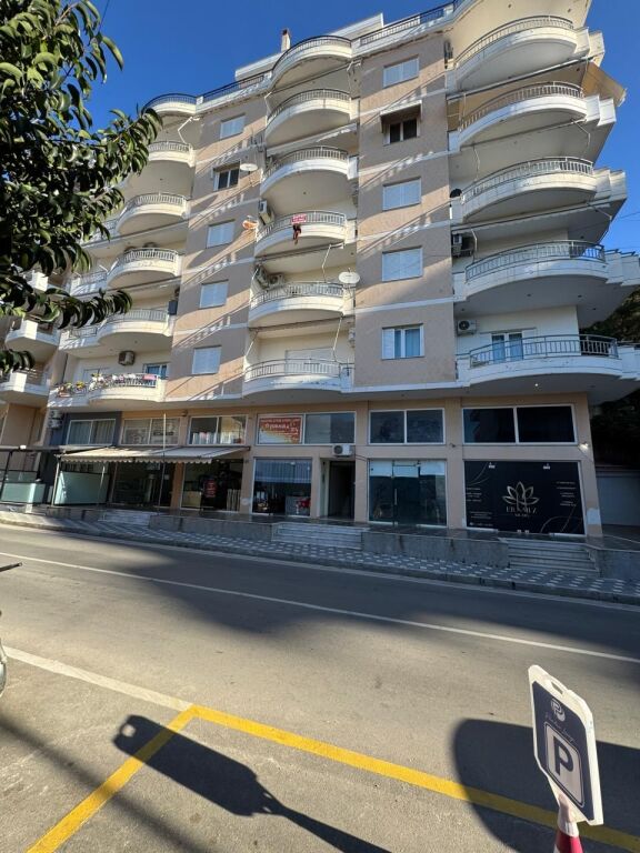 Appartamento 1+1 a Sarandë, 55 m², vista mare, pronto per abitare