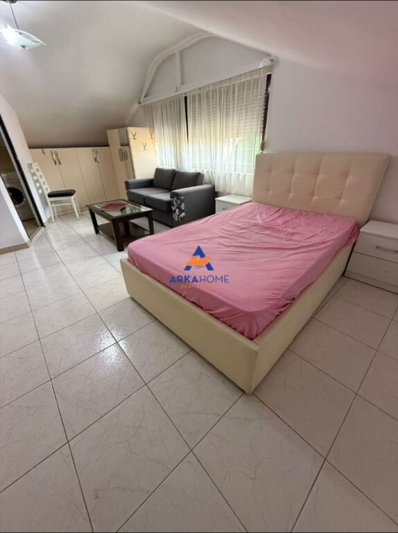 JEPET GARZONJERE ME QERA 30 M2 "STADIUMI AIR ALBANIA" 39.000 LEKE