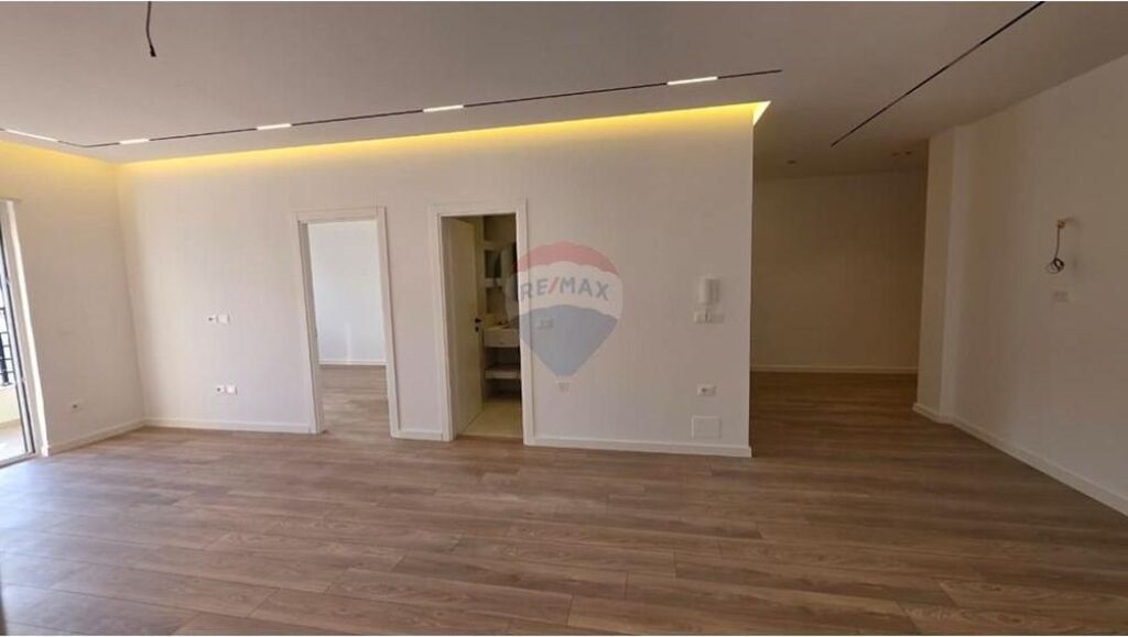 🌊 Appartamento 2+1+2 in Vendita – Lungomare, Vlora