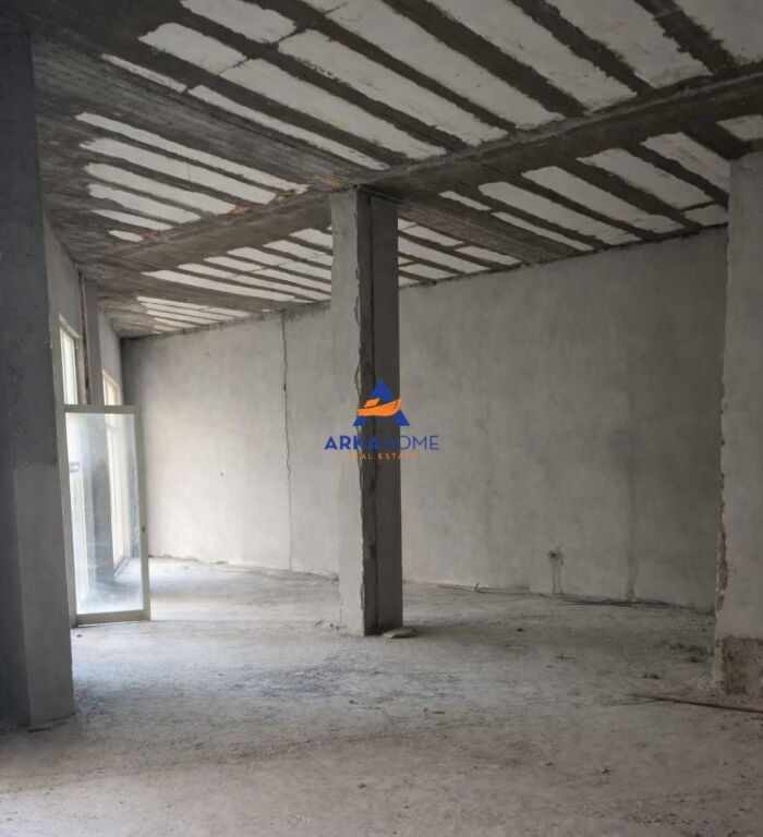 LOCALE COMMERCIALE IN VENDITA "AL LAGO ASCIUTTO" 270.000 EURO