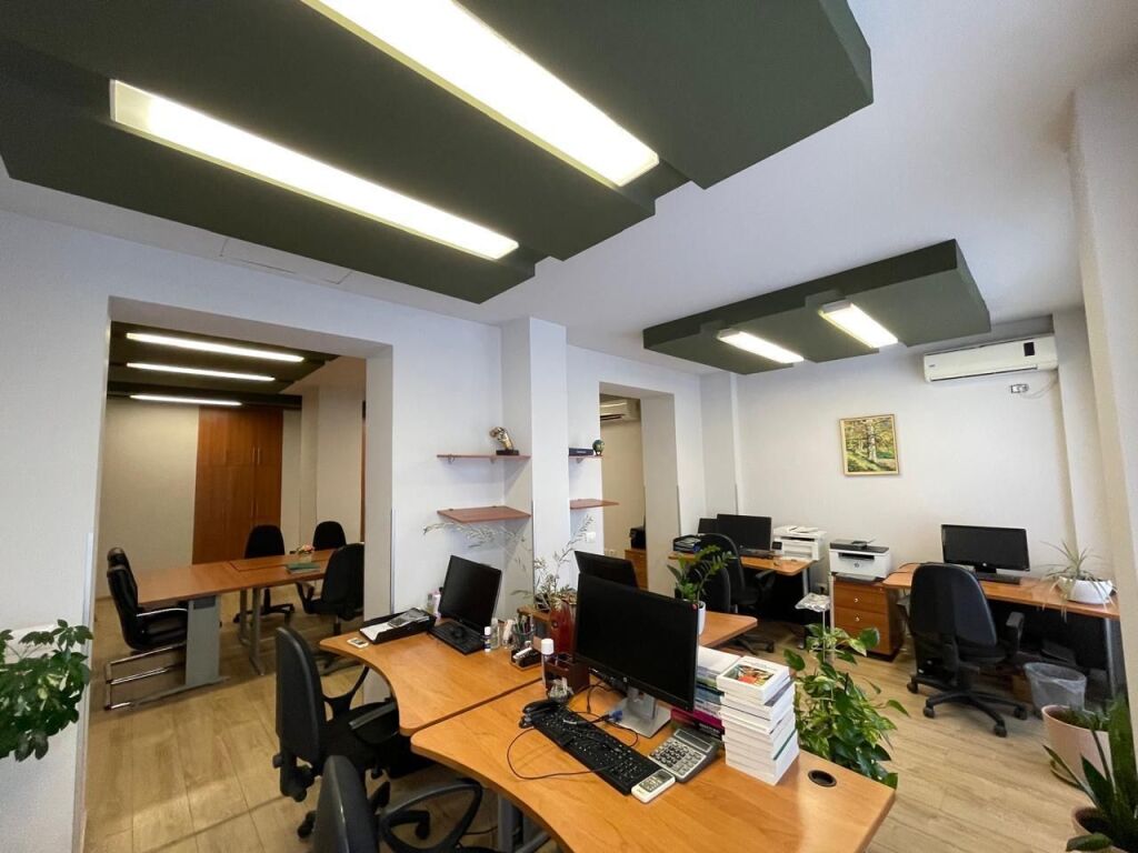 Ambiente ufficio, Centro!