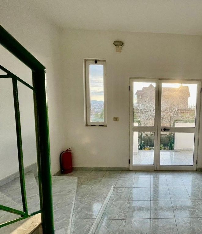 Appartamento 2+1 al primo piano in villa di 3 piani in vendita – Shkozë, Tirana