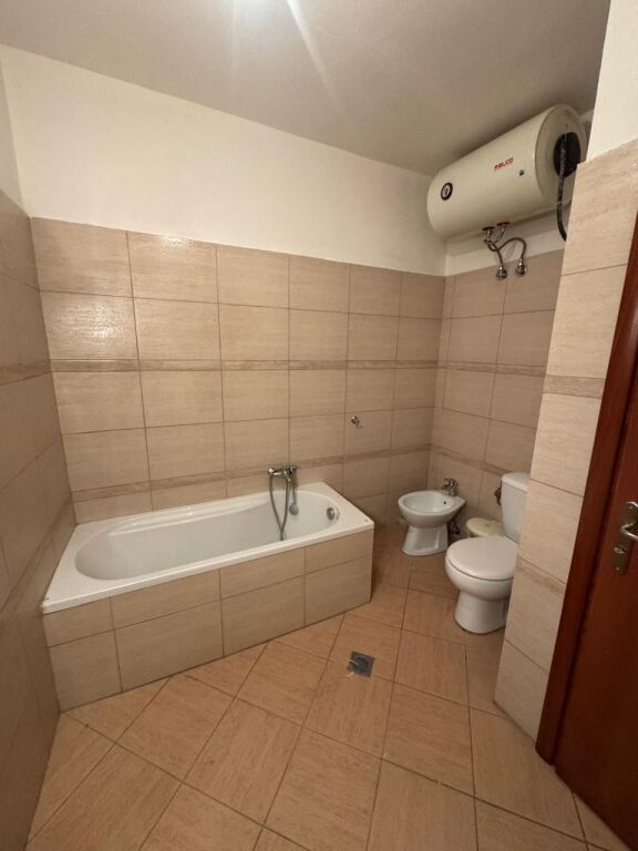 Appartamento 1+1 a Sarandë, 55 m², vista mare, pronto per abitare