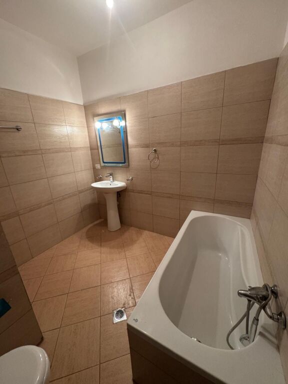 Appartamento 1+1 a Sarandë, 55 m², vista mare, pronto per abitare