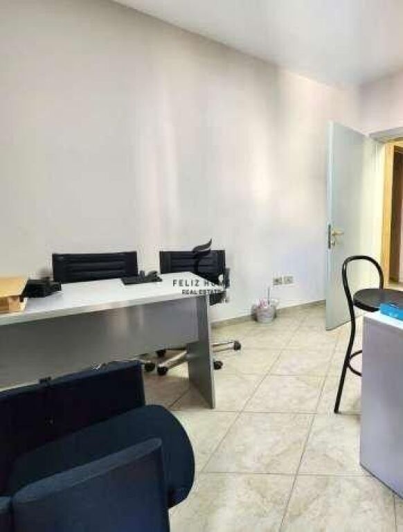 OFFICE FOR RENT 30 M2 WILLSON SQUARE 35,000 LEKE FH-58100