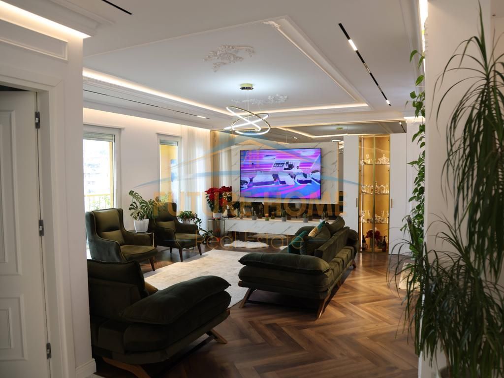 In vendita, Appartamento 4+1+3+2 Posti Auto, Residenza "EURO 3D", Tirana.