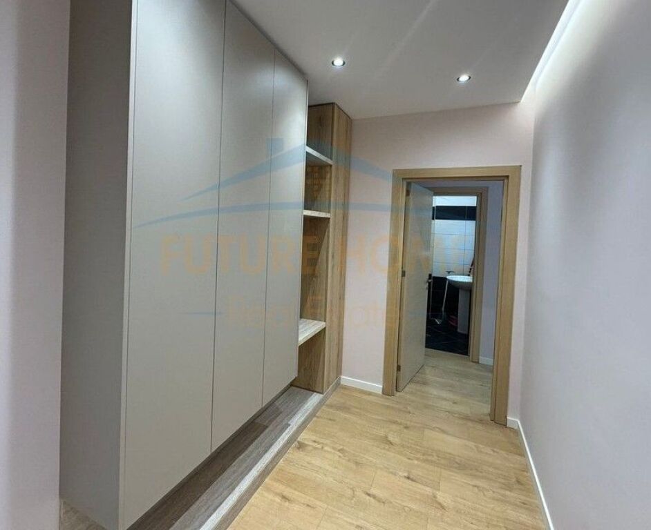 .Shitet, Apartament 2+1+2, Unaza e Re