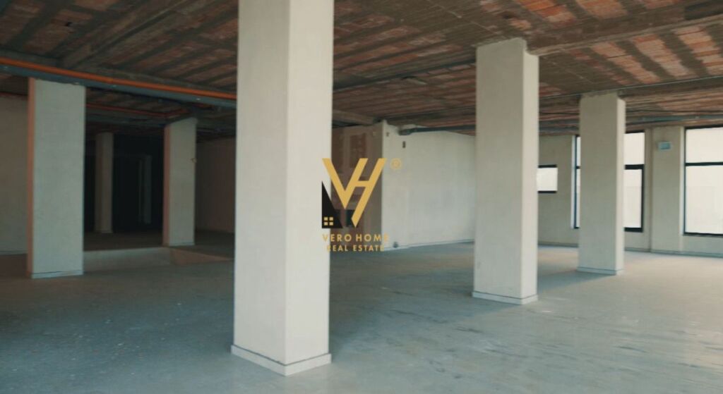 BUSINESS PREMISES 1,100 M2 FOR RENT AT KRISTAL CENTER 11,000 EURO