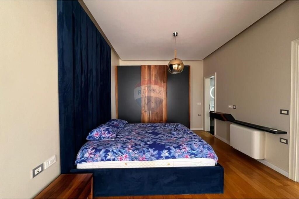 Apartment - For Rent - Botanical Garden, Tirana