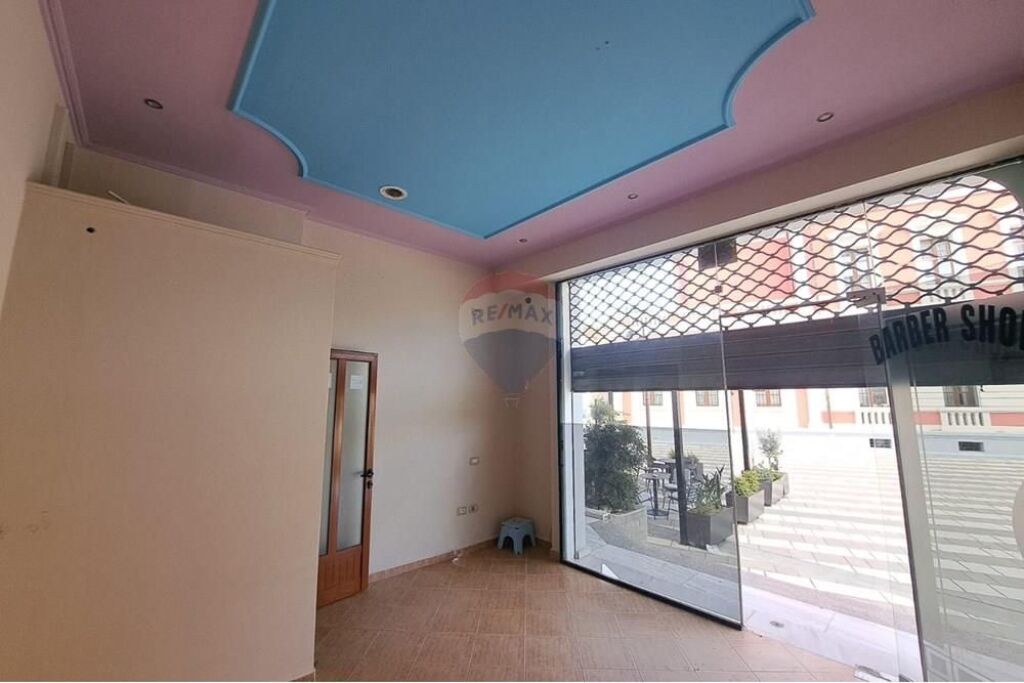 🏬 Shop for Sale – Near the Municipality, Vlora