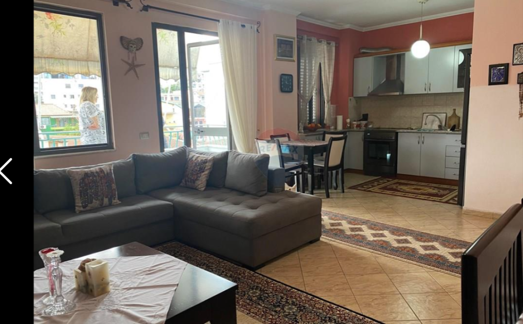 Apartament per shitje 3+1+2+2 ballkone tek Tregu Elektrik