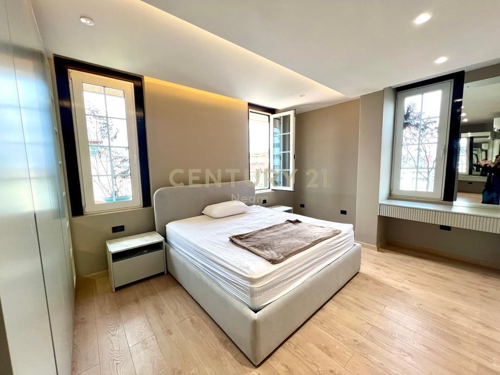 Rent, Kodra e Diellit, Modern Apartment 3+1+2 with Parking Spot