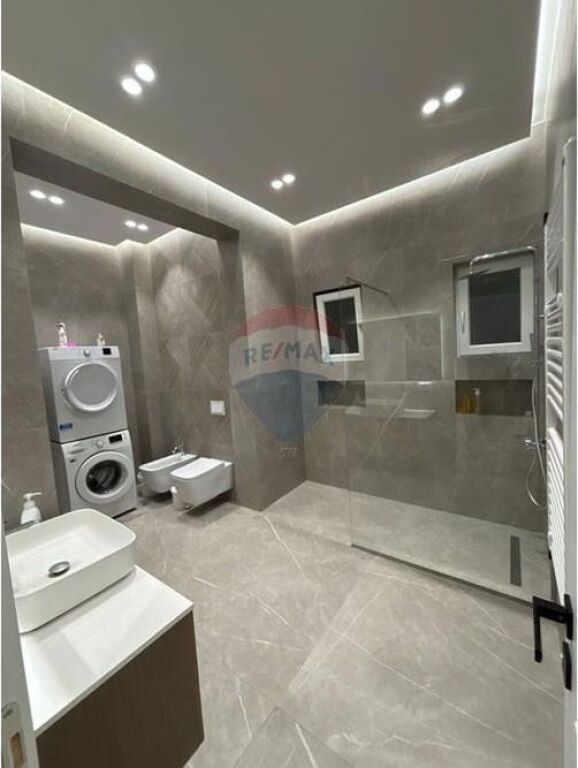 Apartament - Për Qira - Kopshti Botanik, Tiranë