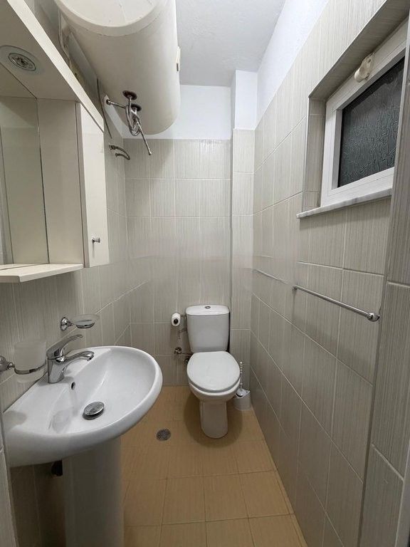 XHAMIA E TABAKEVE, APARTAMENT 2+2+2 PER QIRA 800 € /Muaj