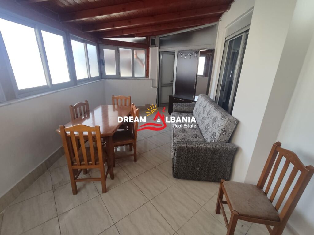 Jepet Apartament 2+1 me qera ne zonen e Xhamllikut prane Shkolles Niket Dardani ( ID 42215495 )