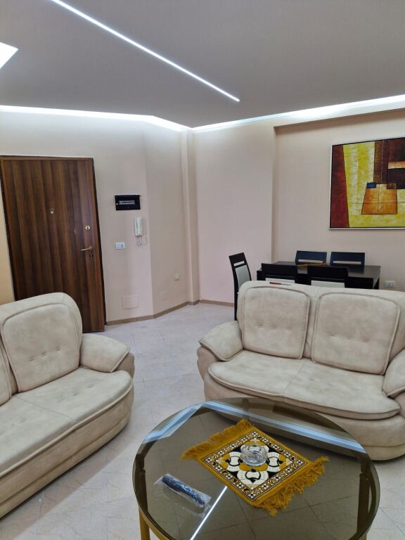 In affitto Appartamento 2+1, Via Kosovareve (via Ndreko Rino) 750 Euro