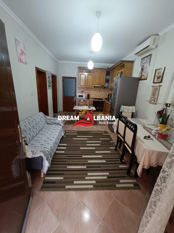 Casa privata in vendita in via “Jordan Misja” vicino ai binari del treno a Tirana (ID 4141041)