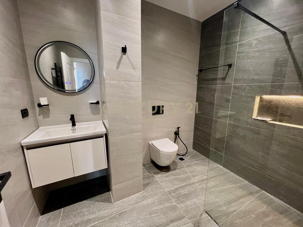 Rent, Kodra e Diellit, Modern Apartment 3+1+2 with Parking Spot