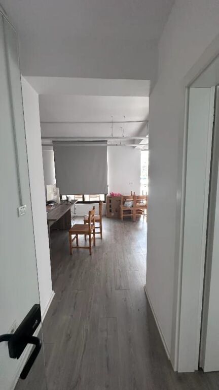 ZYRE ME QERA 116 M2 VASIL SHANTO 1.200 EURO
