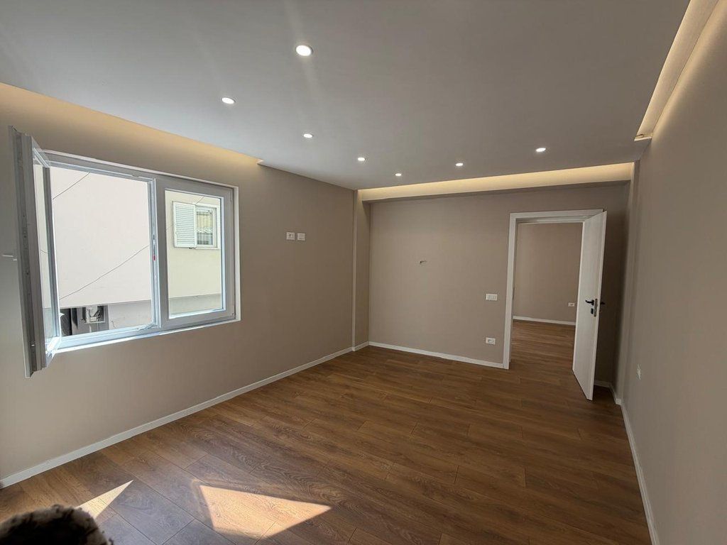 For sale, Apartment 1+1, Mine Peza Street, Tirana