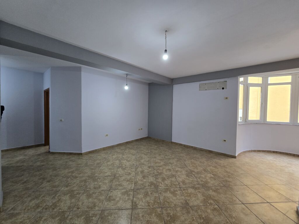 Apartament 2+1+2 per shitje Eleonora (Komuna Parisit)