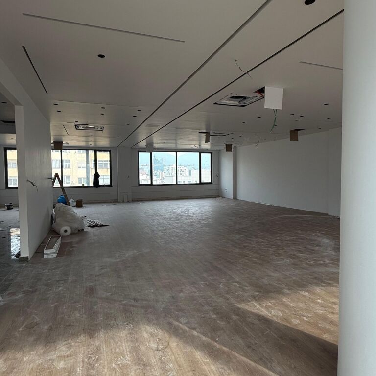 🏢 Affittasi  576 m² Locale Commerciale – Delijorgji ✨