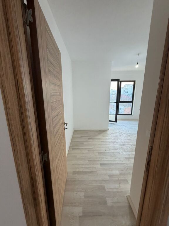 Jepet me qera Apartamenti 2+1+2 BOSH , Rruga 5 Maj ne fund tek Ndertimet e reja prane shkolles Ardian Klosi 450 Mije leke
