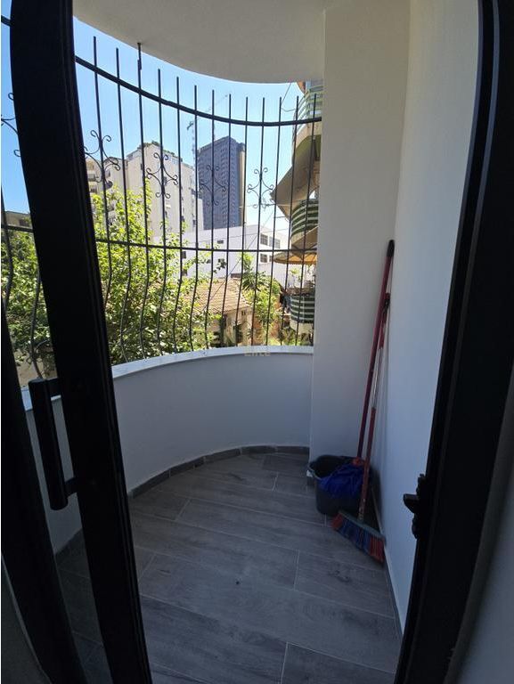 Qira, Apartament 1+1, Bulevardi Zogu i Pare 650 € /Muaj