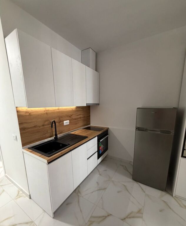 Monolocale in affitto, via Dritan Hoxha vicino a Kupola (palazzo Aura) 420 Mila lek