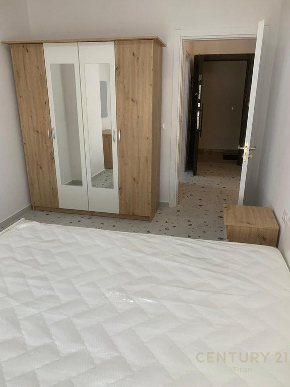 Apartament 1+1 per qira te 5 Maji totalisht i mobiluar.