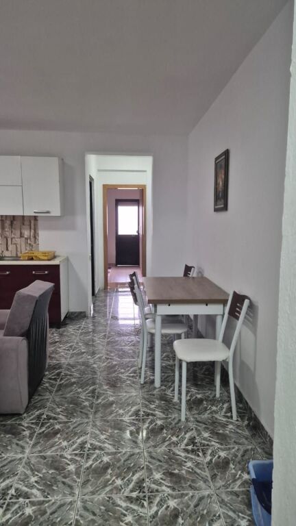 In affitto Appartamento 2+1, Piazza Wilson dietro l'ufficio postale n. 8 600 Mila lek