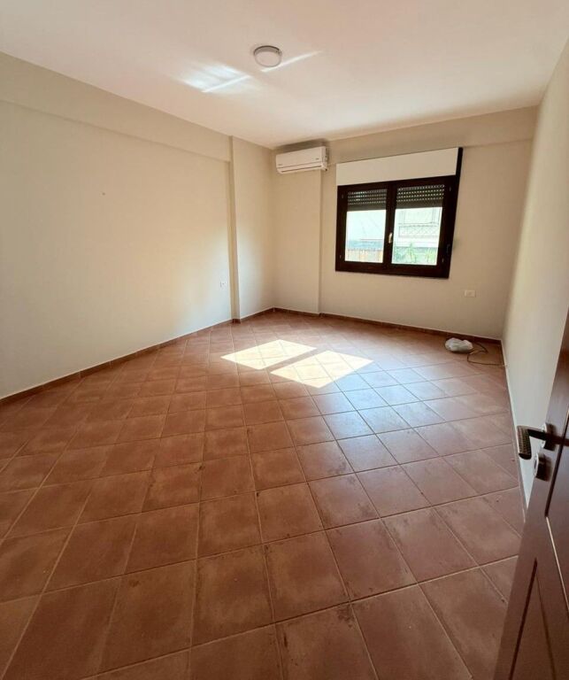 🏢 AMBIENT 3+1 PËR ZYRA ME QIRA – afër Rrethi i Komunës së Parisit