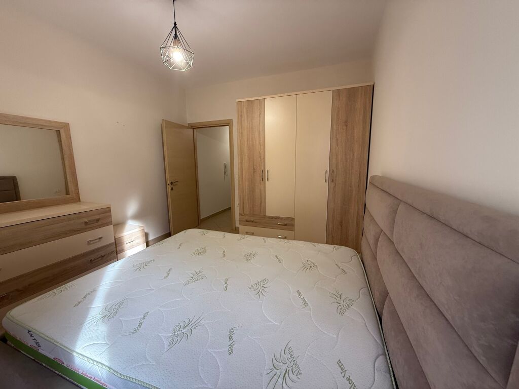 Apartament 1+1 ne Yzberisht prane Kmy!