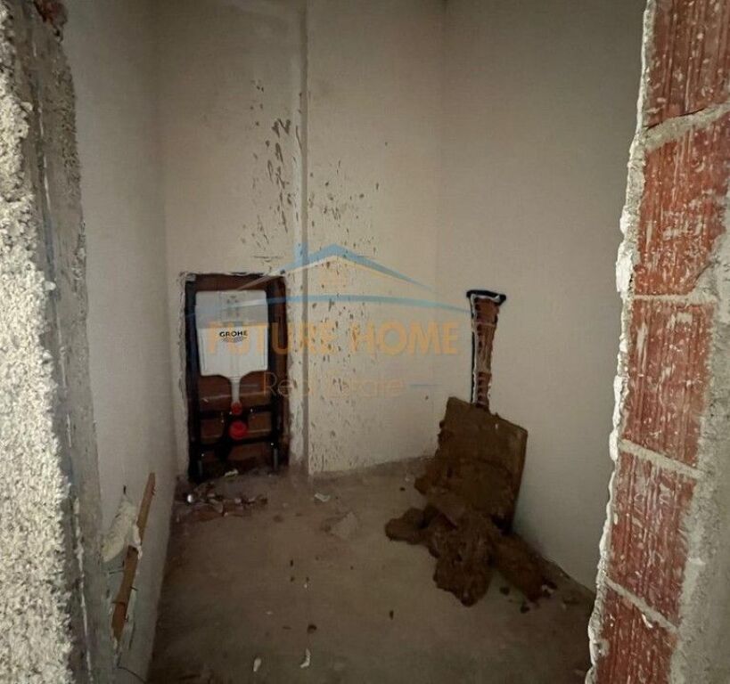 Qera,Ambjent per Zyra, Kompleksi Kika 2,Tirane