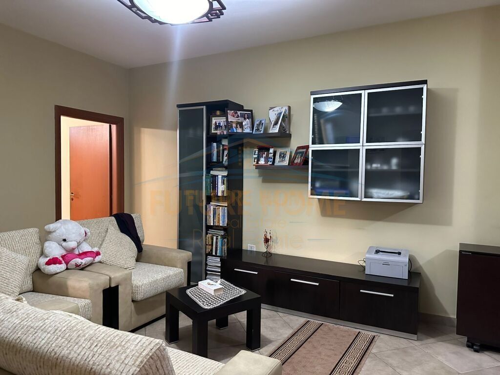 Appartamento 2+1+2 in vendita 5 Maj, Tirane