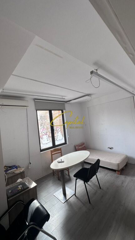 UFFICIO IN AFFITTO 116 M2 VASIL SHANTO 1.200 EURO