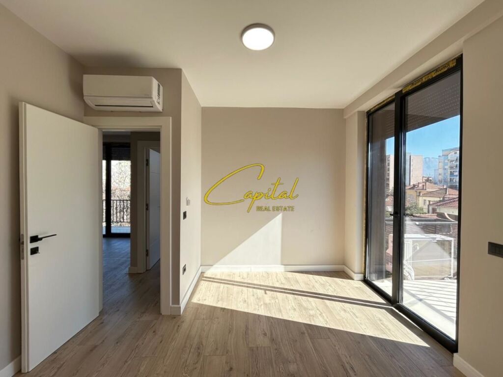 BUSINESS PREMISES FOR RENT 75 M2 RED SCHOOL 650 EURO