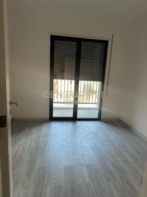 JAPIM ME QIRA APARTAMENT 2+1+2 PER ZYRE TEK BULEVARDI I RI!