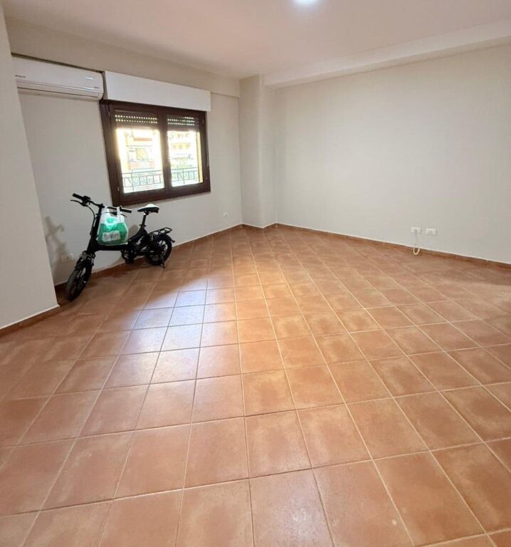 🏢 AMBIENT 3+1 PËR ZYRA ME QIRA – afër Rrethi i Komunës së Parisit