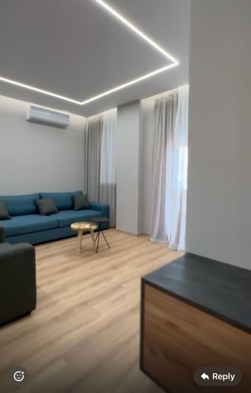 1+1,i mobiluar te foleja e gjelber,zog i zi,650 euro