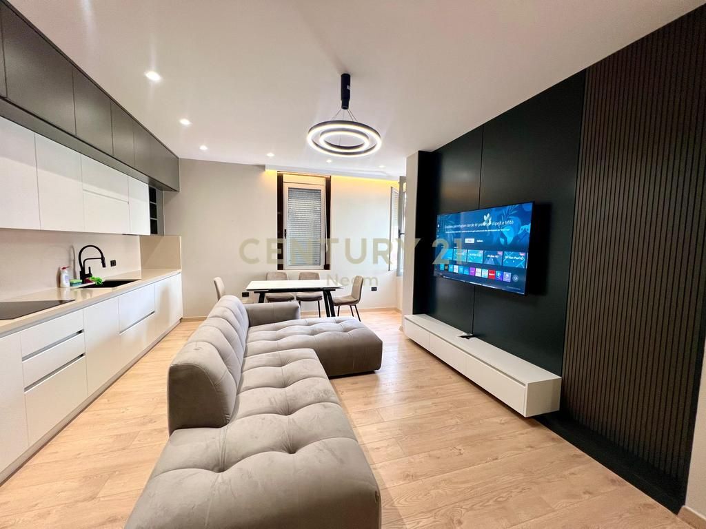 Rent, Kodra e Diellit, Modern Apartment 3+1+2 with Parking Spot