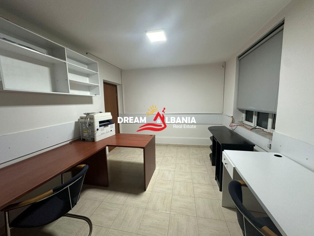 Jepet Zyre ( Apartament 2+1 ) me qera ne Rrugen E Kavajes prane Tirana Garden Building ( ID 42611409 )